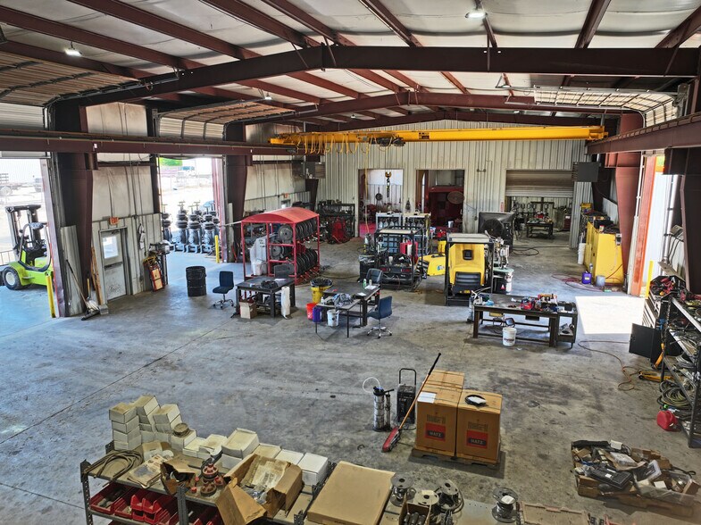 More Photos Of 400 Southport Rd, Kilgore Warehouse For Sale