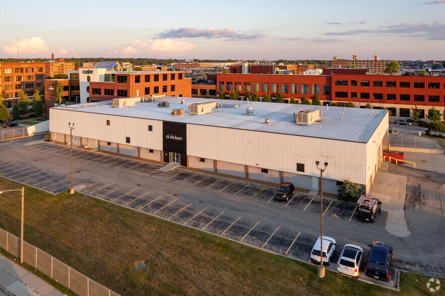 More Photos Of 217 Cesar E Chavez Ave SW, Grand Rapids Showroom For Lease
