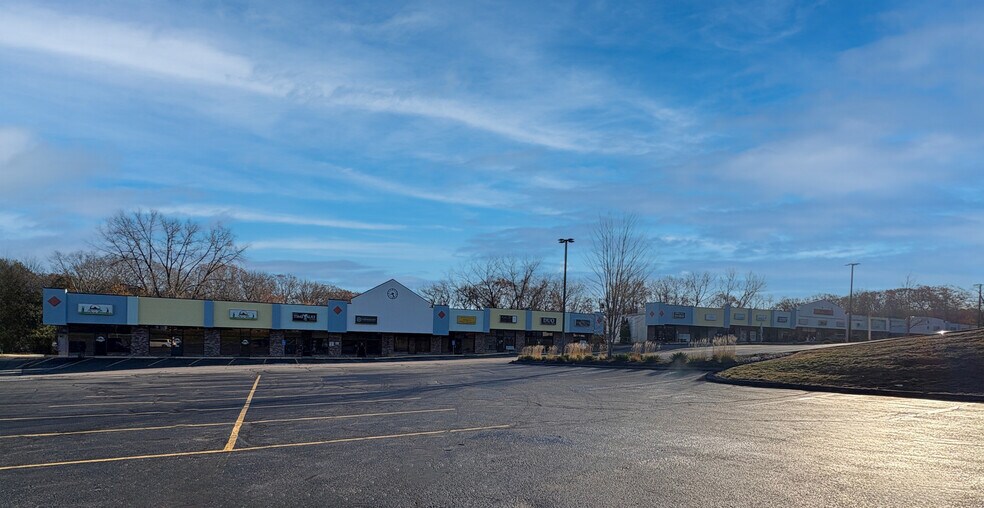 More Photos Of 15-21 N Main St, Bellingham Unknown For Lease