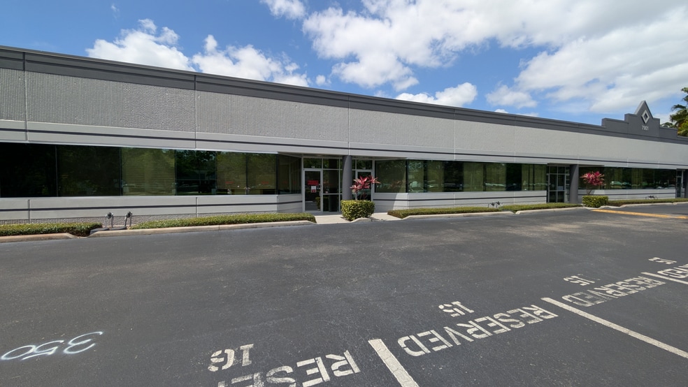 More Photos Of 7901 Kingspointe Pky, Orlando Showroom For Sale