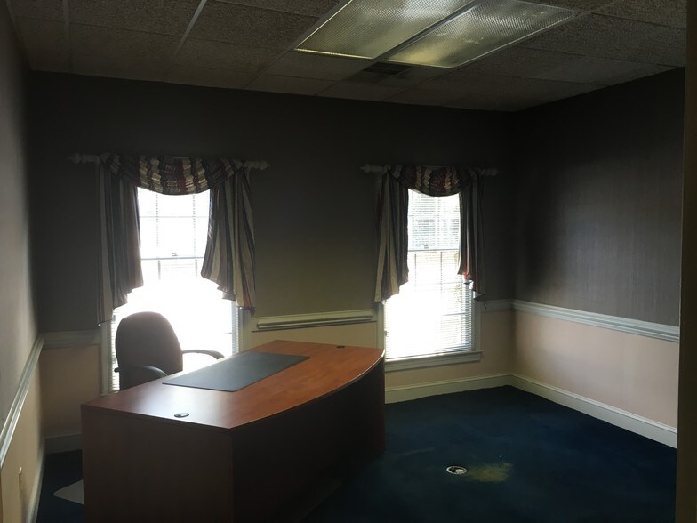 More Photos Of 110 E Arlington Blvd, Greenville Office For Sale