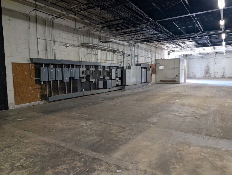 More Photos Of 855 Boston Post Rd, West Haven Freestanding For Lease