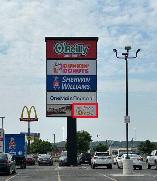 More Photos Of 1417-1431 S Hastings Way, Eau Claire Freestanding For Lease