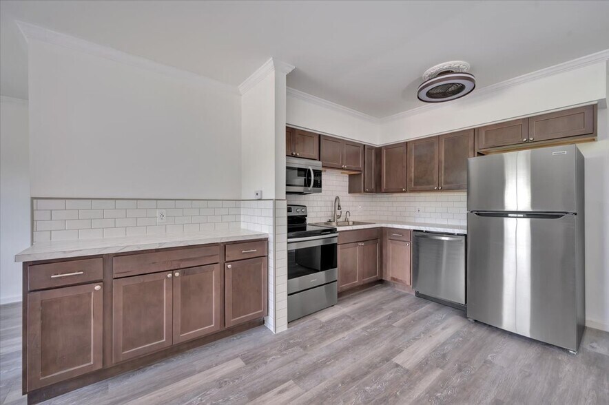 More Photos Of 548 Shattuck Rd, Saginaw Apartments For Sale