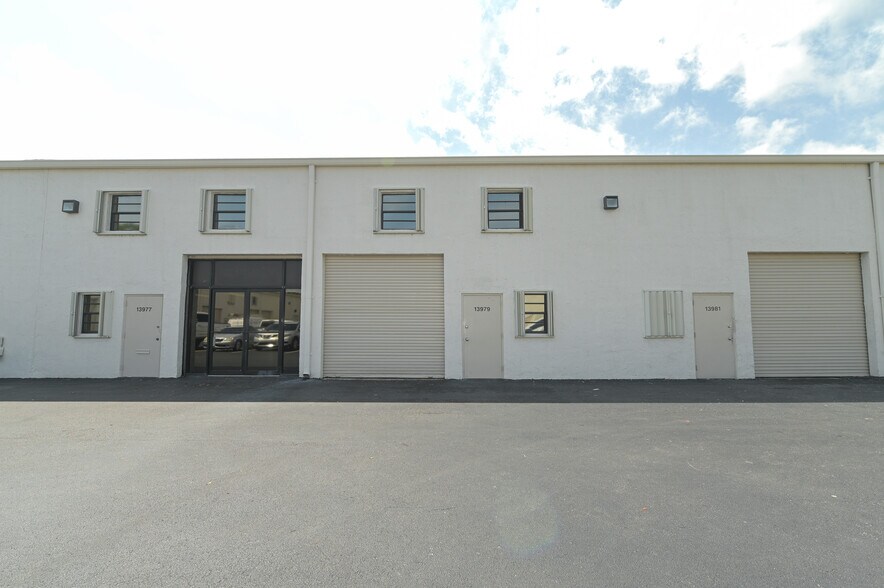 More Photos Of 13977-13981 SW 140th St, Miami Light Distribution For Sale