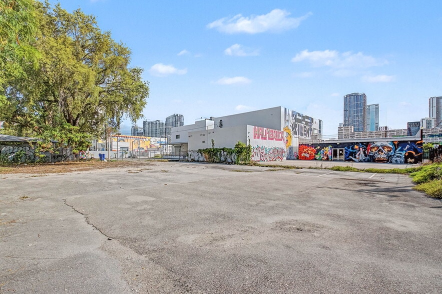 More Photos Of 2500 N Miami Ave, Miami Light Distribution For Sale