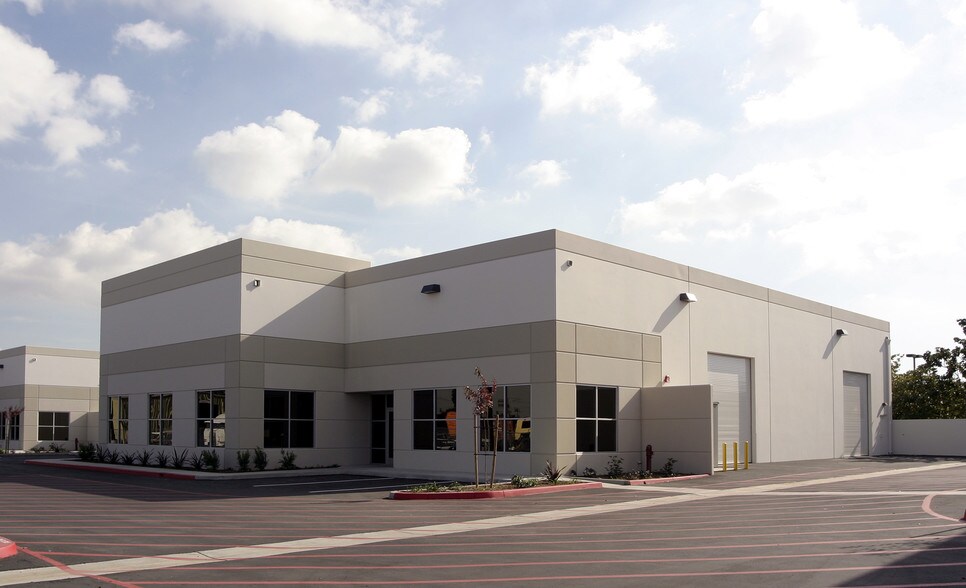 More Photos Of 6105 Obispo Ave, Long Beach Warehouse For Lease