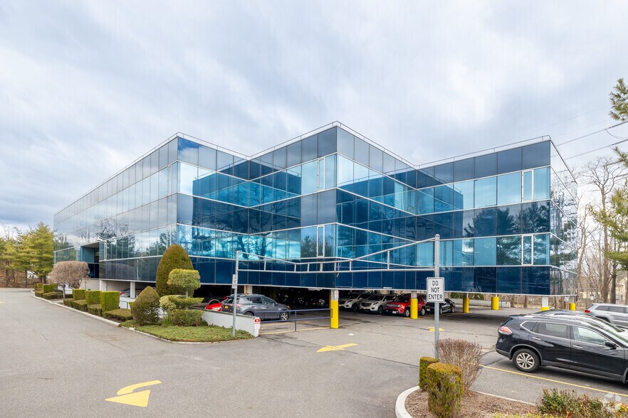 More Photos Of 490 Wheeler Rd, Hauppauge Office For Lease