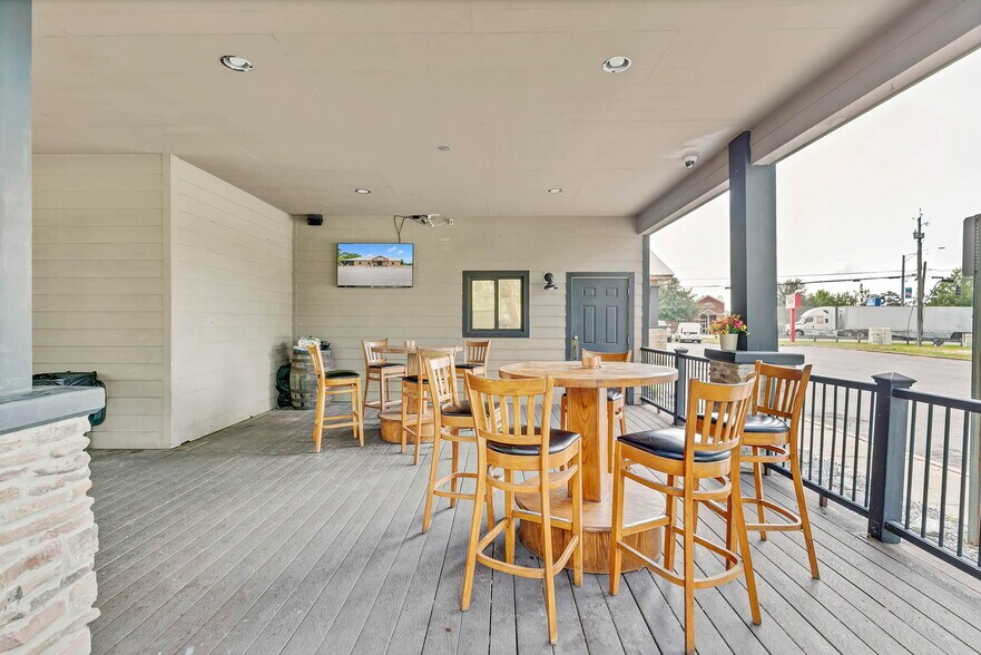 More Photos Of 2579 Douglas Ave, Brewton Restaurant For Sale