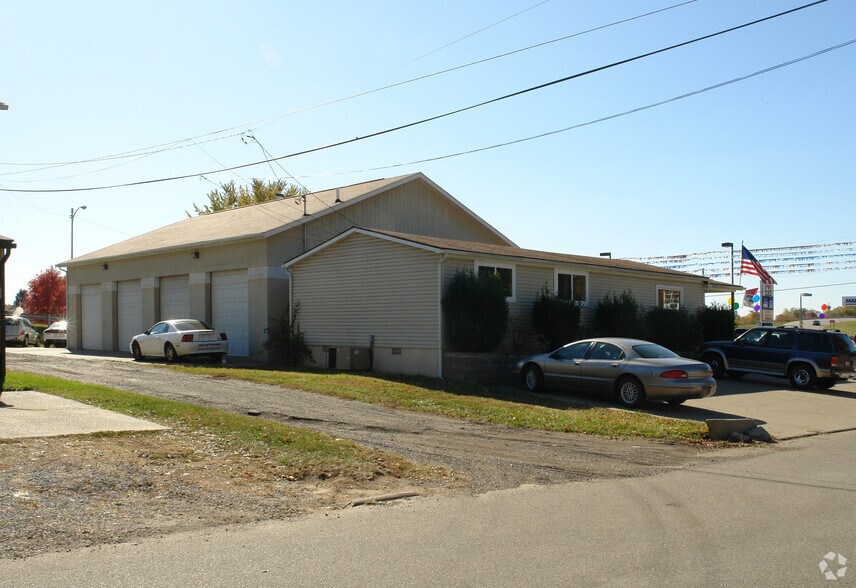 More Photos Of 906 Main St, Belpre General Retail For Sale