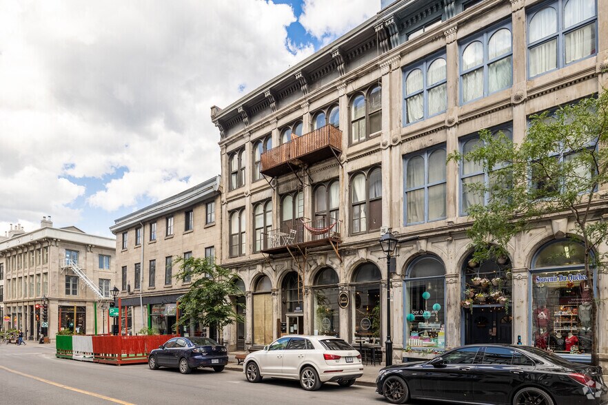 Primary Photo Of 350 Rue Notre-Dame E, Montréal Storefront Retail Office For Sale