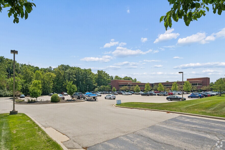 More Photos Of N19W23993 Ridgeview Pky, Waukesha Office For Sale