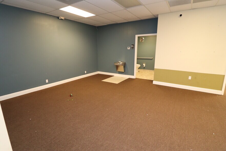 More Photos Of 6731-6765 Sunset Strip, Sunrise General Retail For Sale