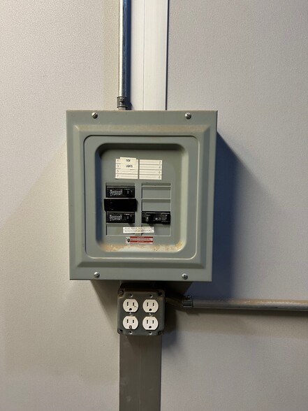 More Photos Of 202 Val Dervin Pky, Stockton Warehouse For Lease