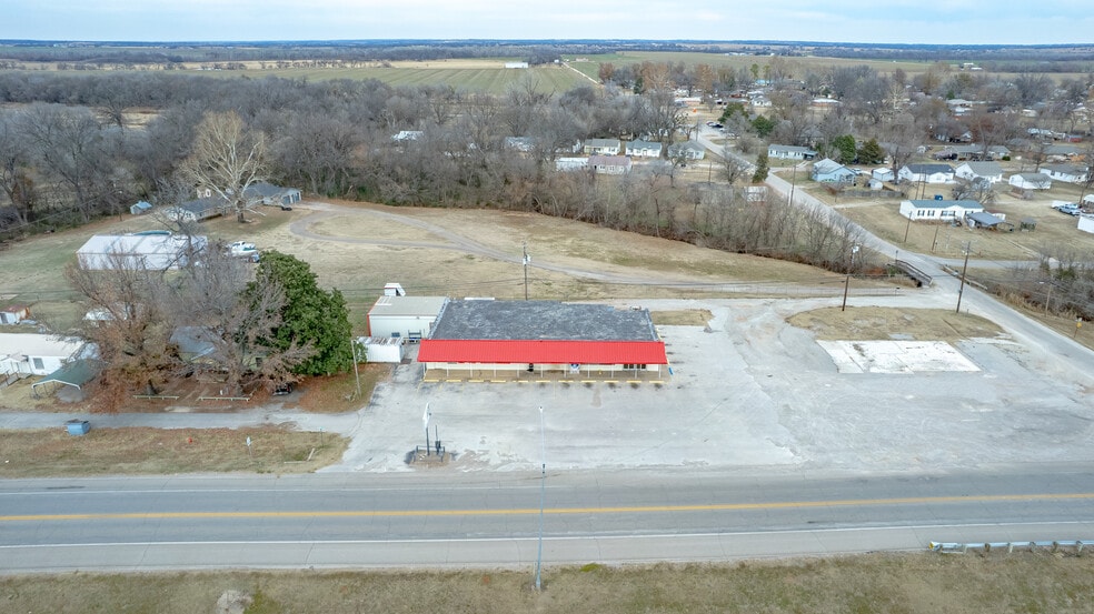 More Photos Of 1012 6th St, Maysville Supermarket For Sale