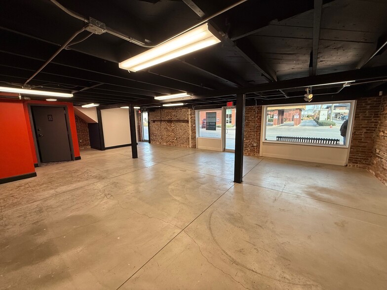 More Photos Of 111 E Commercial St, Broken Arrow Loft Creative Space For Lease