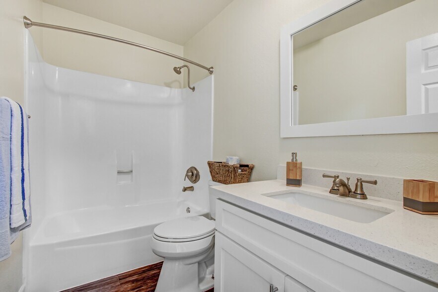 More Photos Of 14849 Vanowen St, Van Nuys Apartments For Sale