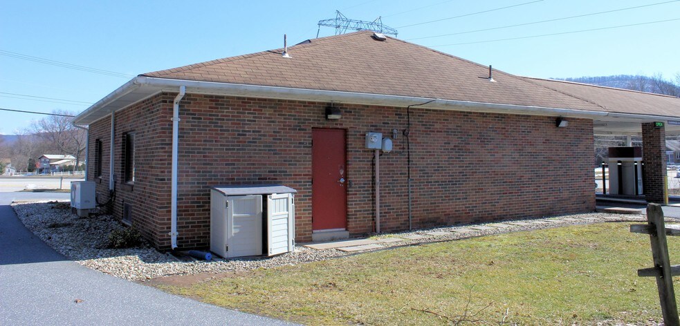 More Photos Of 800 Peters Mountain Rd, Dauphin Freestanding For Lease