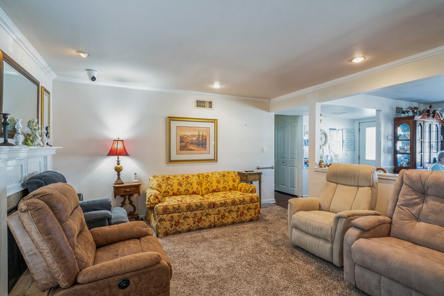 More Photos Of 142 W Columbia Rd, Thousand Oaks Healthcare For Sale