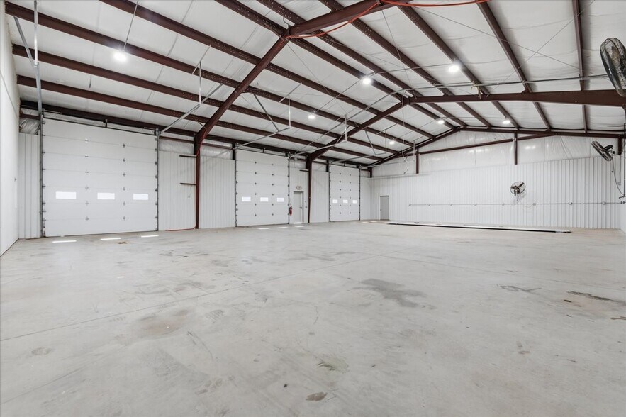 More Photos Of 1010 10th St, Vienna Flex For Sale