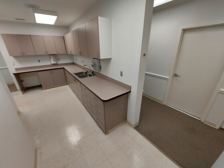 More Photos Of 5015 Southpark Dr, Durham Medical For Lease