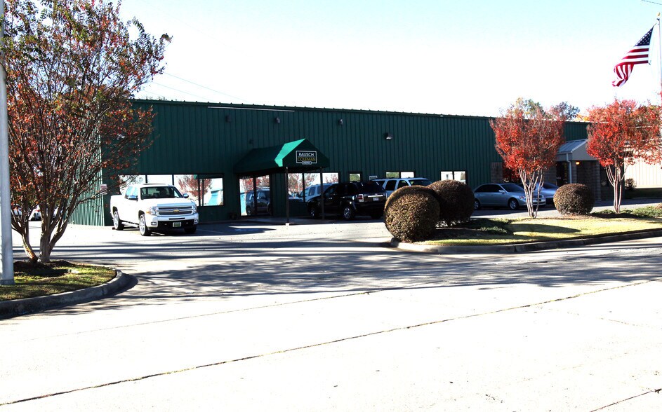 More Photos Of 4320-4340 E 43rd St, North Little Rock Service For Lease