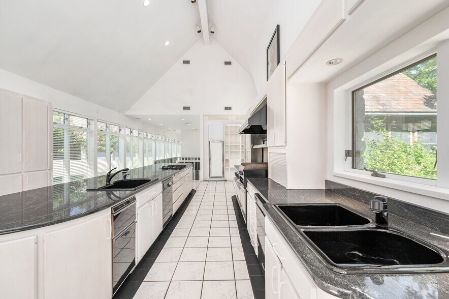 More Photos Of 1700 Forker Blvd, Hermitage Specialty For Sale