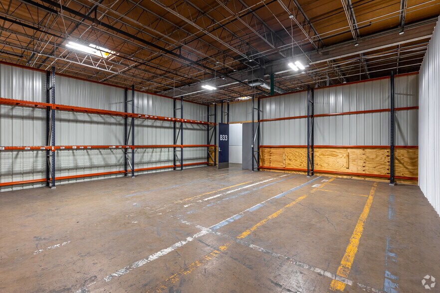 More Photos Of 3131 W Bolt St, Fort Worth Warehouse For Lease