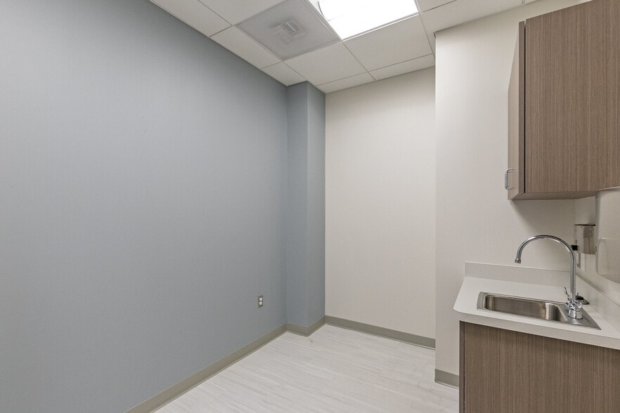 More Photos Of 24430 Stone Springs Blvd, Dulles Town Center Medical For Lease