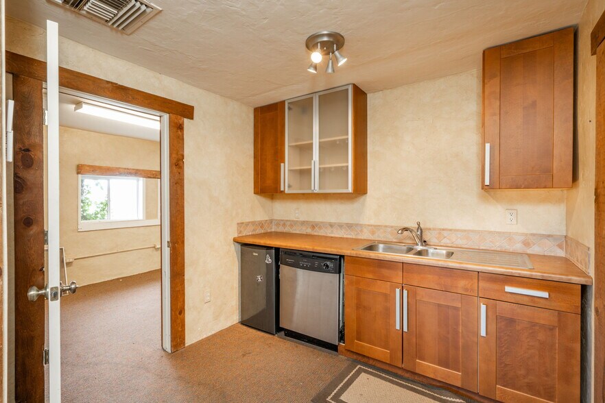More Photos Of 815 S Dunivin Ln, Dewey Office For Sale
