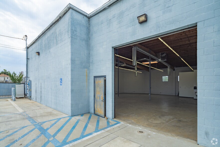 More Photos Of 3816-3822 W Jefferson Blvd, Los Angeles Warehouse For Lease