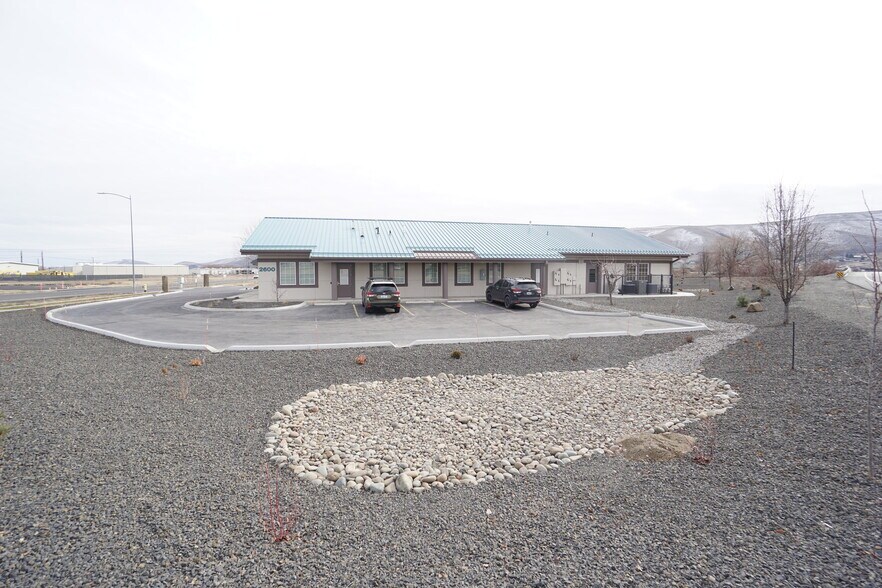 More Photos Of 2600 Business Pkwy, Union Gap Medical For Lease