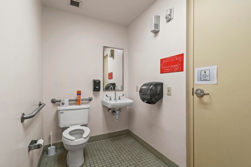 More Photos Of 315 Northampton St, Kingston Industrial For Sale