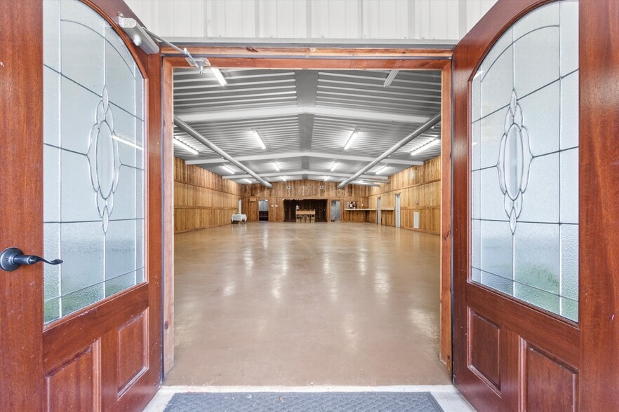 More Photos Of 5611 Rockin L Ln, Navasota Lodge Meeting Hall For Sale