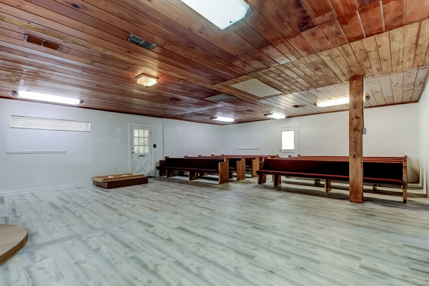 More Photos Of 4539 Mile Stretch Dr, Holiday Office For Sale
