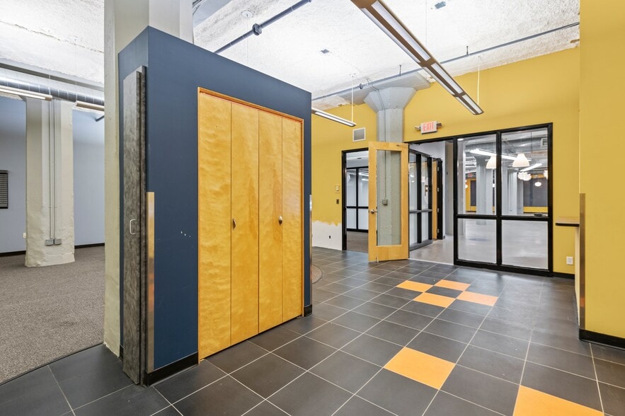 More Photos Of 718 Washington Ave N, Minneapolis Loft Creative Space For Sale