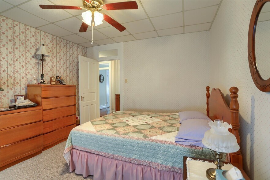 More Photos Of 3 S Market St, Shamokin Flex For Sale