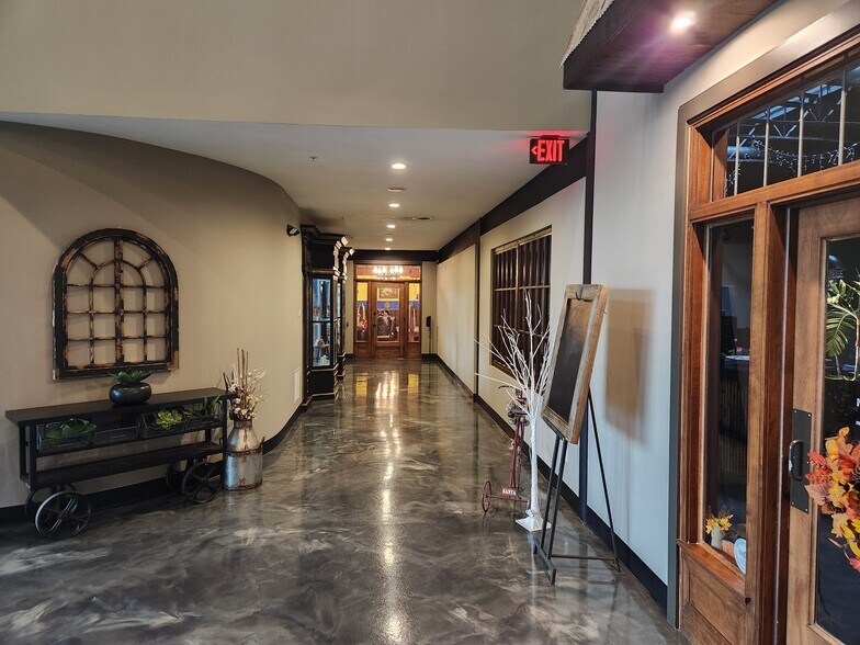 More Photos Of 100-400 Byrd Way, Greenwood Storefront Retail Office For Lease