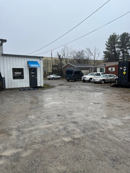 More Photos Of 120 Confederate Dr, Franklin Manufacturing For Sale