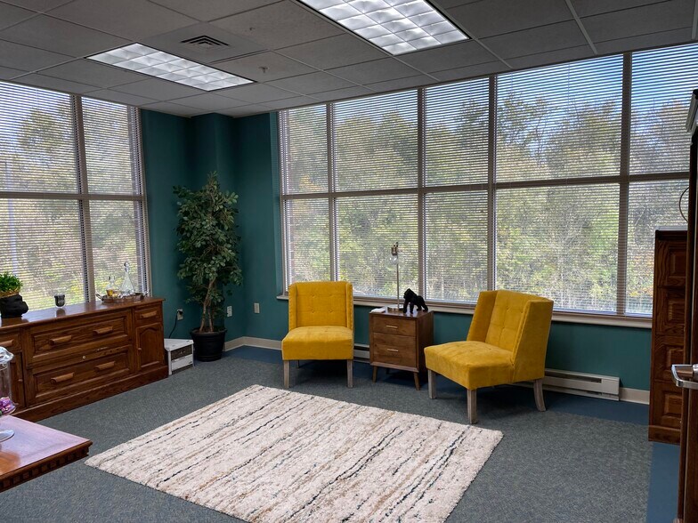 More Photos Of 600 Bent Creek Blvd, Mechanicsburg Office Residential For Sale