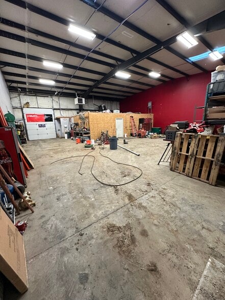 More Photos Of 6230-6244 Merriam Dr, Merriam Warehouse For Lease