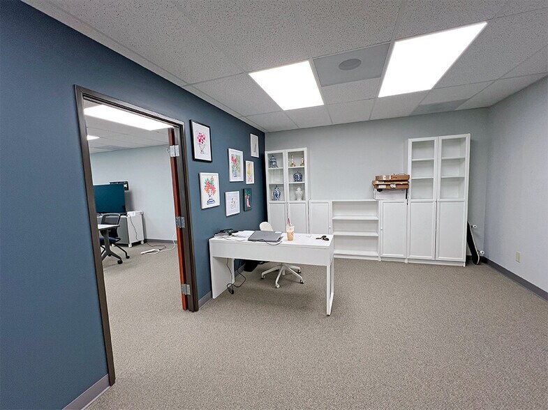 More Photos Of 2421 Corporate Center Dr, Granite City Office For Sale
