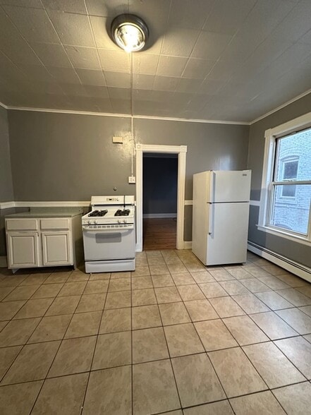 More Photos Of 27-29 Bond St, Hartford Apartments For Sale