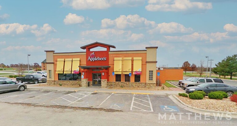 Primary Photo Of 500 W Business 36 Hwy, Chillicothe Restaurant For Sale