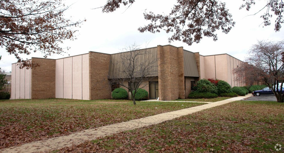 More Photos Of 12 Edgeboro Rd, East Brunswick Warehouse For Lease