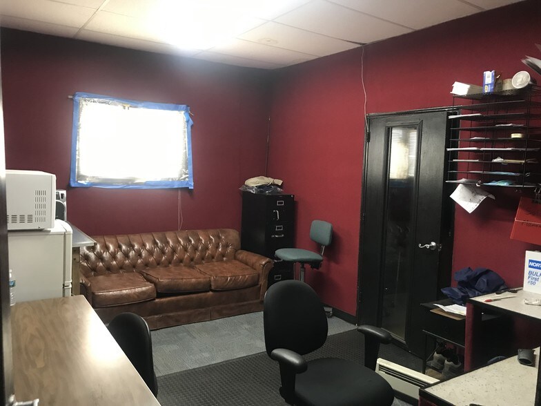 More Photos Of 824 Alabama Ave, Brooklyn Warehouse For Lease