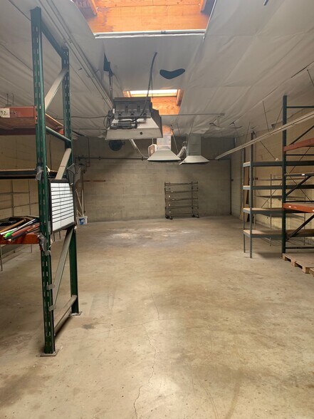 More Photos Of 7648-7654 San Fernando Rd, Sun Valley Warehouse For Lease