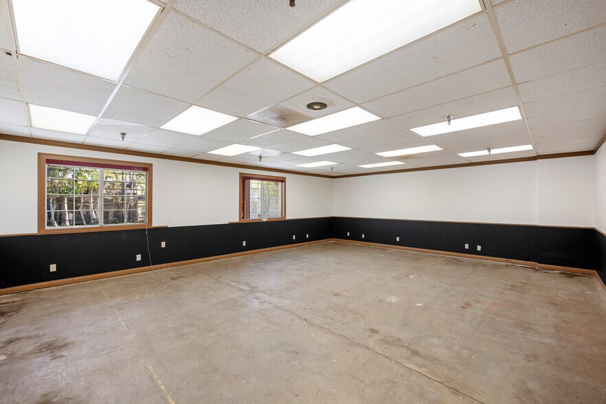 More Photos Of 1570 W Mission Blvd, Pomona Manufacturing For Lease