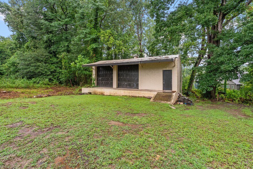 More Photos Of 730 Wade Hampton Blvd, Greenville Freestanding For Sale