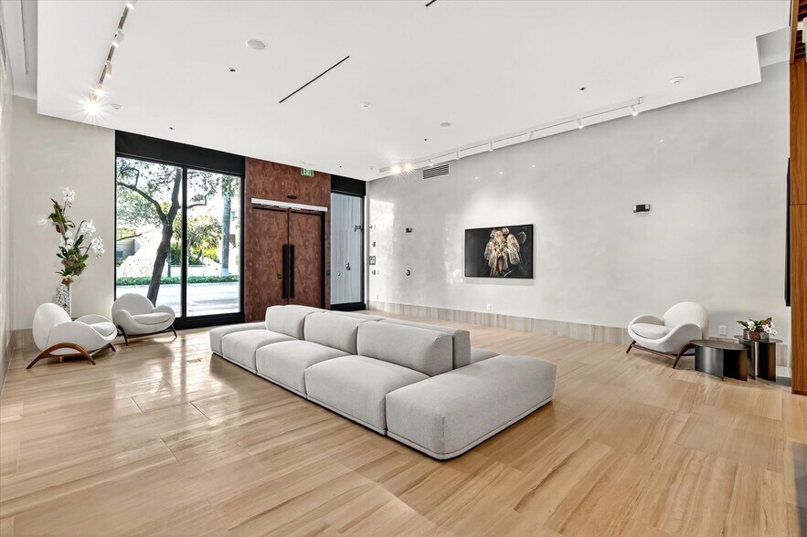 More Photos Of 119 Washington Ave, Miami Beach Office For Lease